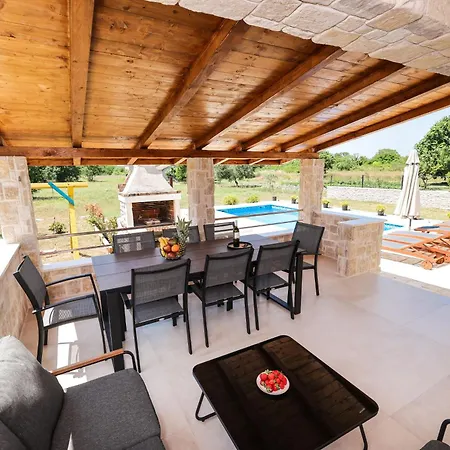 Stone House With Pool فيلة *