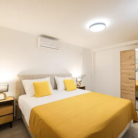 Villa Stone House With Pool Nin