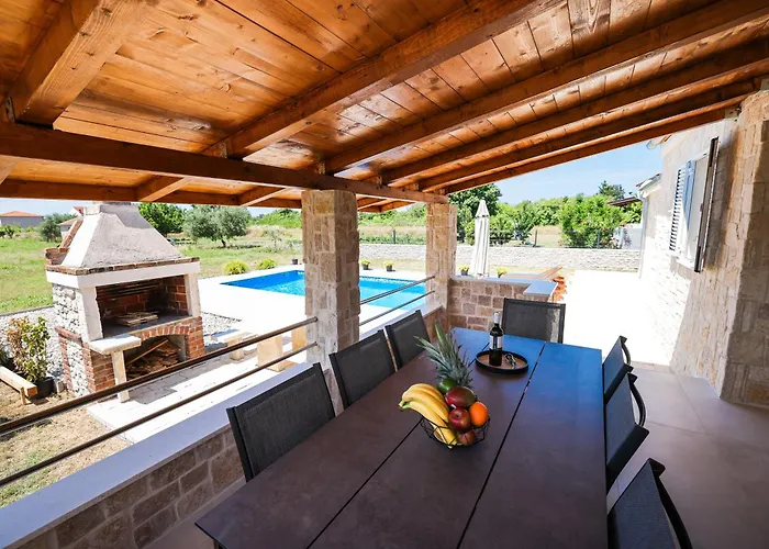 Villa Stone House With Pool