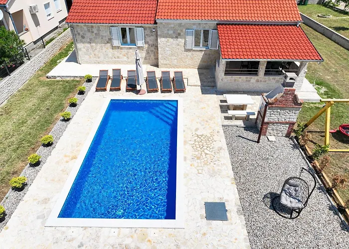 Stone House With Pool فيلة *