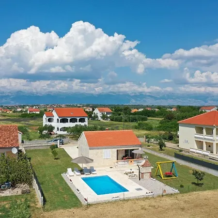 Villa Stone House With Pool Nin