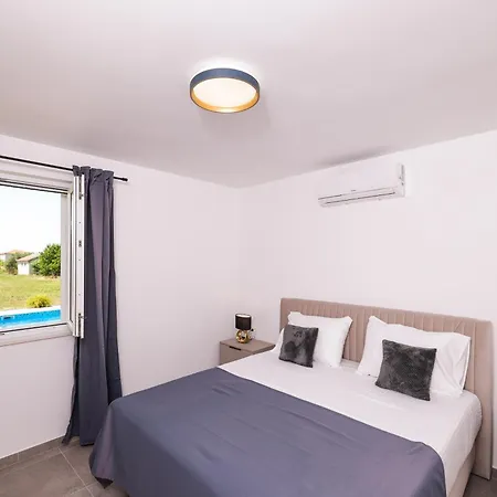 Stone House With Pool * 宁