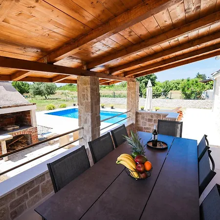 Villa Stone House With Pool