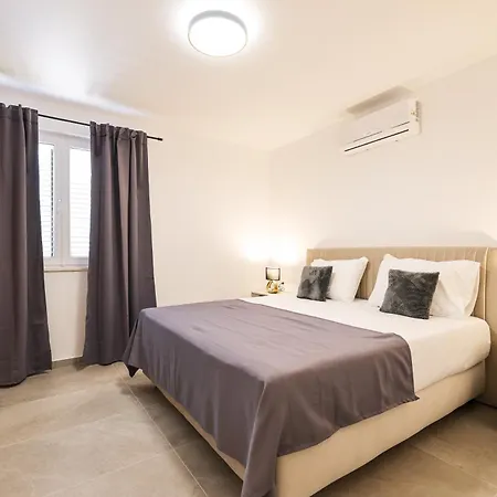 Villa Stone House With Pool