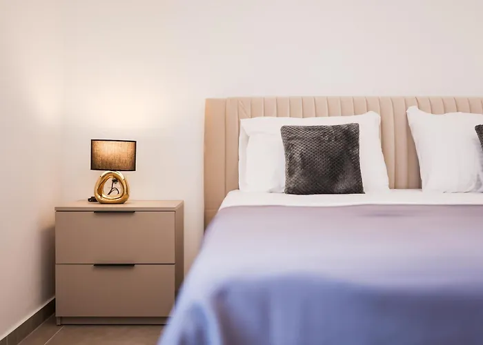 Stone House With Pool 빌라 닌