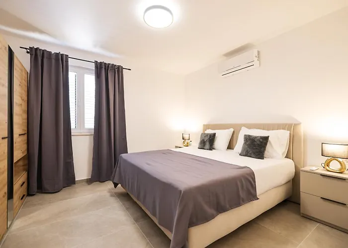 빌라 Stone House With Pool